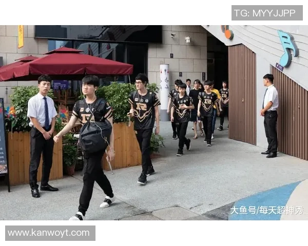 RNG在全球总决赛中的耐力表现分析与战术解读 RNG在全球总决赛中的耐力表现分析与战术解读
